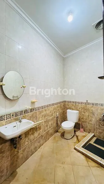 image RUMAH 2 LANTAI ASRI DALAM KOMPLEK ELITE CONDET, SIAP HUNI (6)