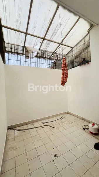 image RUMAH 2 LANTAI ASRI DALAM KOMPLEK ELITE CONDET, SIAP HUNI (8)