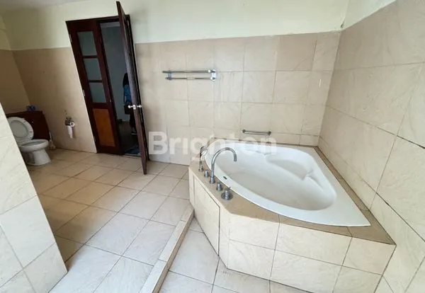 image RUMAH MEWAH 3BR THE HILL RESIDENCE DISEWAKAN (8)
