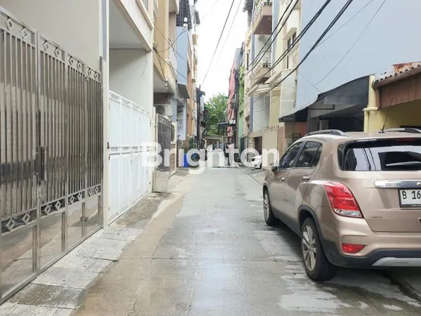 image HUNIAN AKSES JALAN LEBAR, SEDERHANA & BANYAK RUMAH MAKAN. PADEMANGAN TIMUR, JAKARTA UTARA. (7)