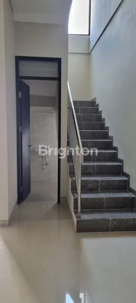 image RUMAH MINIMALIS 2 LANTAI DI MEDOKAN ASRI - 4 KM, SHM, SIAP HUNI (3)