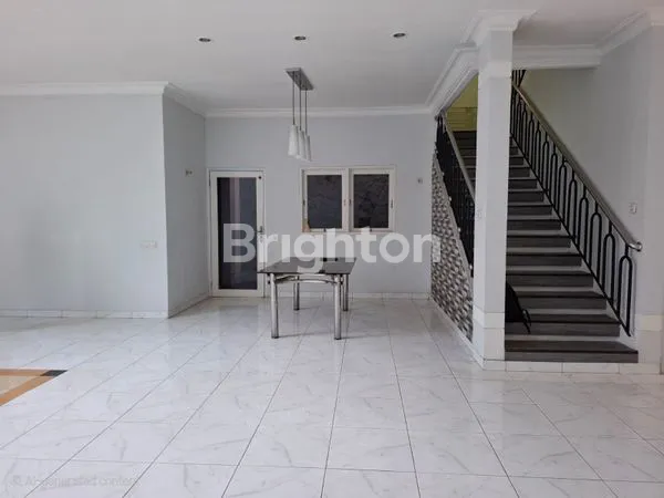 image RUMAH SIAP HUNI 2 LANTAI DI KAV DKI MERUYA SELATAN (4)