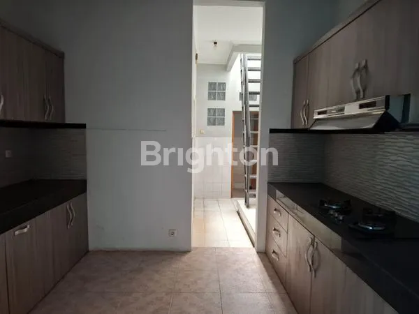 image RUMAH SIAP HUNI 2 LANTAI DI KAV DKI MERUYA SELATAN (6)