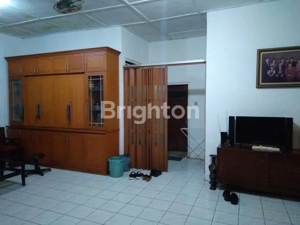 image RUMAH HITUNG TANAH LOKASI SANGAT KOMERSIL DEPAN JALAN RAYA (7)