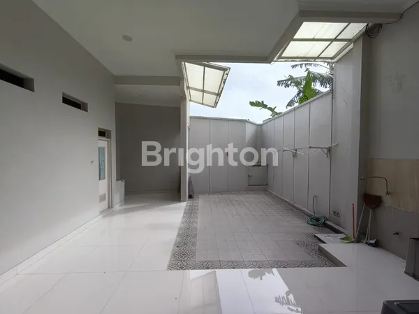 image SOLO : RUMAH MEWAH TENGAH KOTA, SIAP HUNI, LUAS 350M, SHM (7)