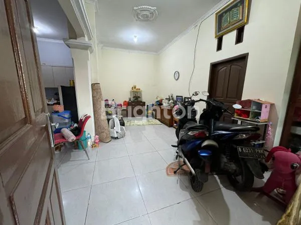 image RUMAH NYAMAN DAN STRATEGIS 2 LANTAI DI SUNTER TANJUNG PRIOK JAKARTA  (4)