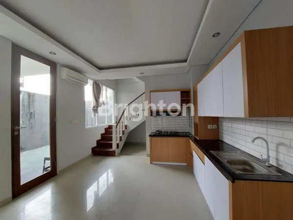 image RUMAH MEWAH 4 LANTAI + POOL, 5 MENIT KE TOL BALI MANDARA (3)