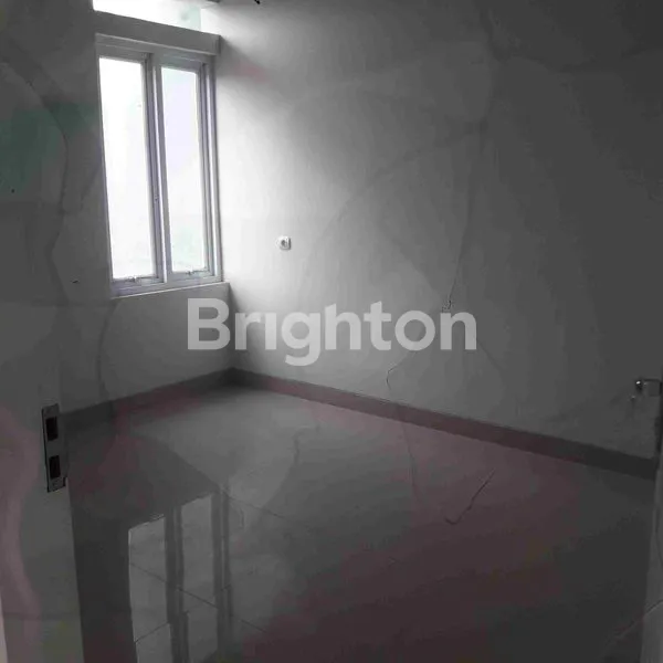 image RUMAH 2 LANTAI SIAP HUNI NYAMAN AKSES MUDAH KEMANA-MANA (8)