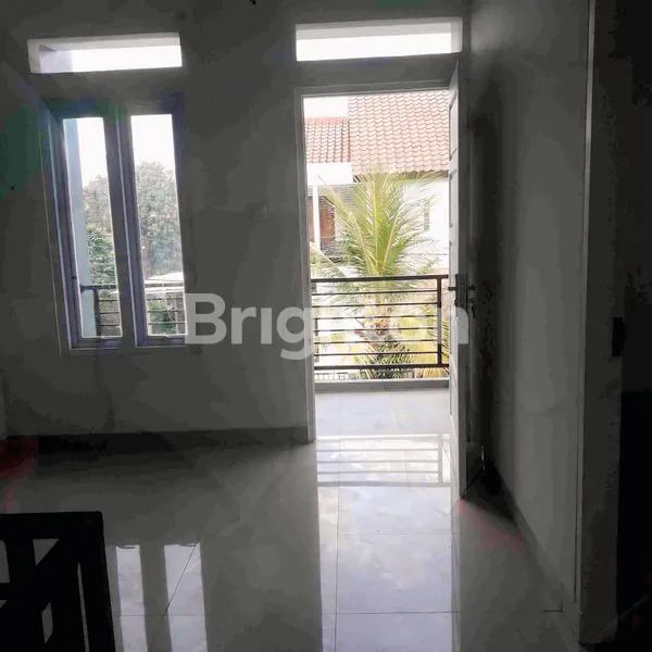 image RUMAH 2 LANTAI SIAP HUNI NYAMAN AKSES MUDAH KEMANA-MANA (2)