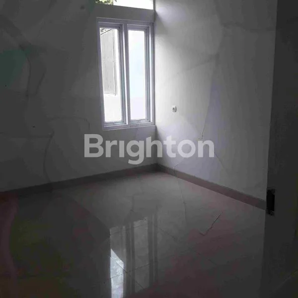 image RUMAH 2 LANTAI SIAP HUNI NYAMAN AKSES MUDAH KEMANA-MANA (7)