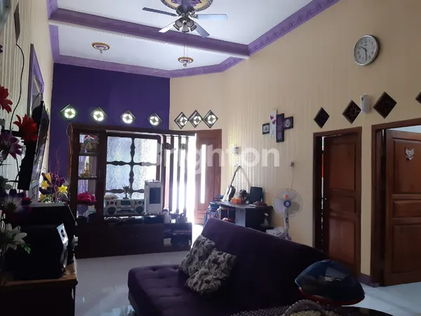 image DIJUAL RUMAH USAHA STRATEGIS SIDOARJO (8)