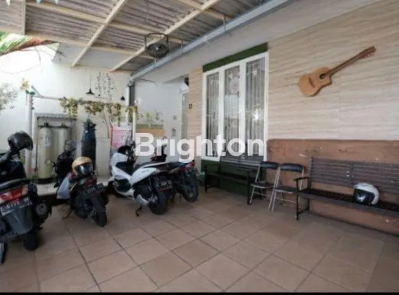 image DIJUAL MURAH RUMAH NIRWANA EXECUTIVE LOKASI STRATEGIS KT 4 RUANG TAMU SUDAH DISEKAT 4 SEKAT COCOK UNTUK KANTOR USAHA BISNIS ONLINE SHOPPE TIKTOK TOKOPEDIA ROW JALAN LEBAR (3)