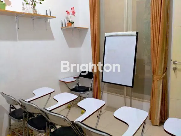 image DIJUAL MURAH RUMAH NIRWANA EXECUTIVE LOKASI STRATEGIS KT 4 RUANG TAMU SUDAH DISEKAT 4 SEKAT COCOK UNTUK KANTOR USAHA BISNIS ONLINE SHOPPE TIKTOK TOKOPEDIA ROW JALAN LEBAR (5)