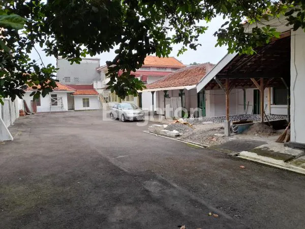 image RUMAH HERITAGE LUAS TEPI JALAN RAYA (3)