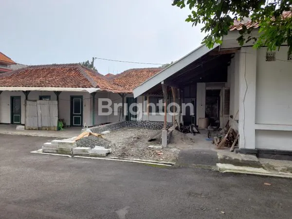 image RUMAH HERITAGE LUAS TEPI JALAN RAYA (4)