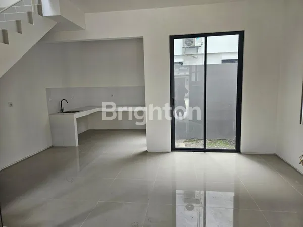 image RUMAH 2 LANTAI LOKASI STRATEGIS DEKAT DEKAT MERR JUANDA KUTISARI JEMURSARI NGINDEN GUNUNG ANYAR UPN UBAYA PONDOK CHANDRA RUNGKUT (3)