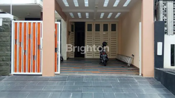 image RUMAH MEWAH ELEGAN STRATEGIS DI GAYUNG KEBONSARI SURABAYA SELATAN (2)