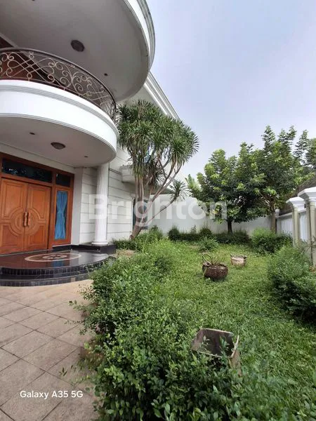 image RUMAH LUAS NYAMAN INTERCON TAMAN KEBUN JERUK JAKARTA BARAT (1)