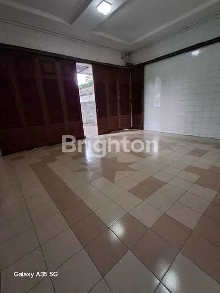 image RUMAH LUAS NYAMAN INTERCON TAMAN KEBUN JERUK JAKARTA BARAT (8)