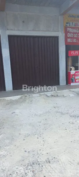 HUNIAN YANG SANGAT STRATEGIS DI PINGGIR JALAN