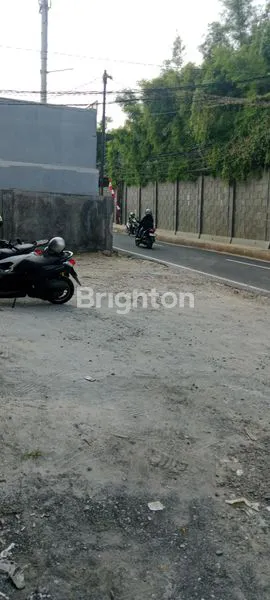 image HUNIAN YANG SANGAT STRATEGIS DI PINGGIR JALAN (3)