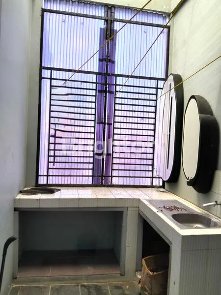 image RUKO 3 LANTAI DI JLN. DEWI SRI – LOKASI STRATEGIS SIAP HUNI ! (6)