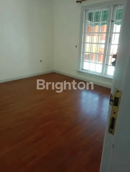 image RUMAH VICTORIA SIAP HUNI LINGKUNGAN HOMEY DEKAT PLASA MARINA, JEMURSARI (2)