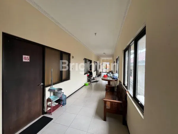 image TOKO DI BAWAH, RUMAH DI ATAS. RUMAH MULTIFUNGSI LANGKA DI NGAGEL REJO KIDUL, SIAP PAKAI SEKARANG (5)