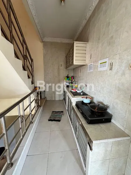 image TOKO DI BAWAH, RUMAH DI ATAS. RUMAH MULTIFUNGSI LANGKA DI NGAGEL REJO KIDUL, SIAP PAKAI SEKARANG (7)