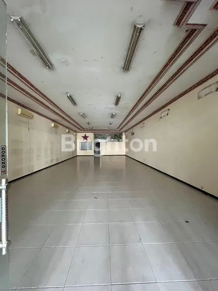 image TOKO DI BAWAH, RUMAH DI ATAS. RUMAH MULTIFUNGSI LANGKA DI NGAGEL REJO KIDUL, SIAP PAKAI SEKARANG (1)