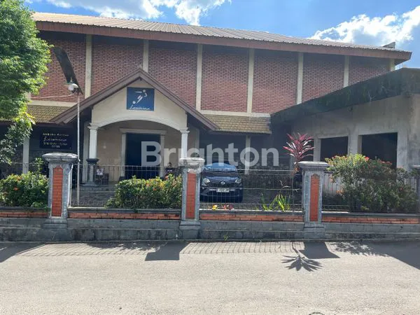 GEDUNG FOOTSAL KOKOH