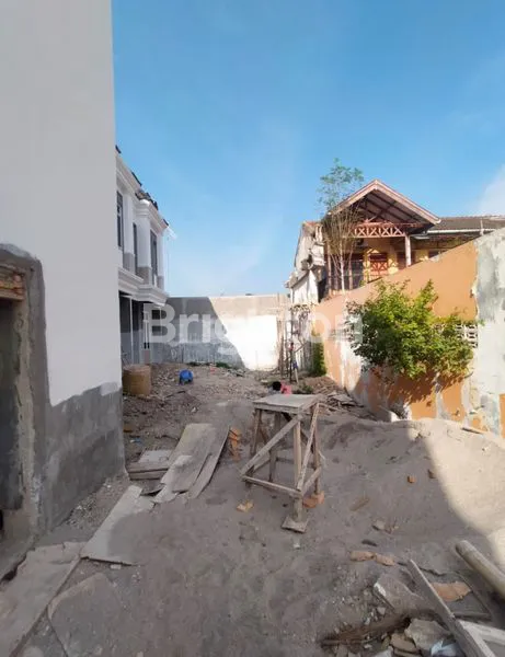 image JEMADI LUXE 2 1/2 TINGKAT (3)