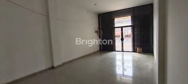 image RUKO 3 LANTAI SIAP PAKAI AREA KALIBANTENG KRAPYAK SEMARANG (3)