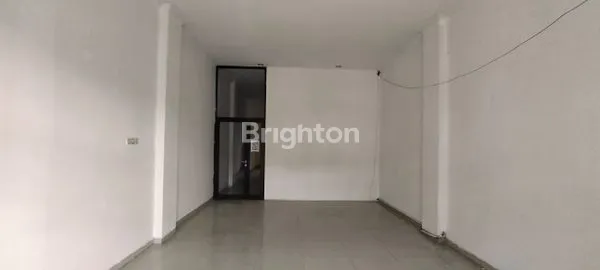 image RUKO 3 LANTAI SIAP PAKAI AREA KALIBANTENG KRAPYAK SEMARANG (2)