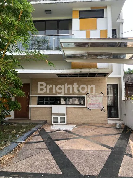 RUMAH MEWAH 2 LANTAI DEKAT KIMA SQUARE & BANDARA HASANUDDIN