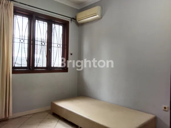 image RUMAH MEWAH 3 LANTAI PURI INDAH JAKARTA BARAT SEMI FURNISHED 4+1 KAMAR TIDUR  LT160 LB360 SHM (3)