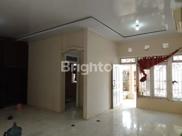 image RUMAH DI PETUKANGAN SELATAN  (2)