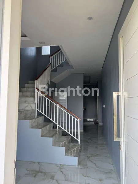 image RUMAH 2 LANTAI STRATEGIS DEKAT LIVING WORLD & UNIV NGURAH RAI (2)