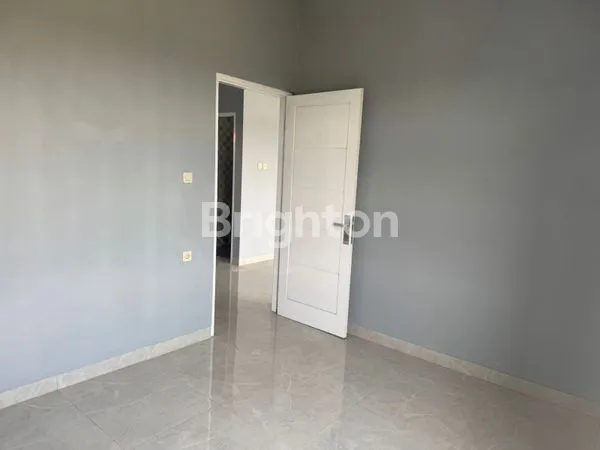 image RUMAH 2 LANTAI STRATEGIS DEKAT LIVING WORLD & UNIV NGURAH RAI (7)