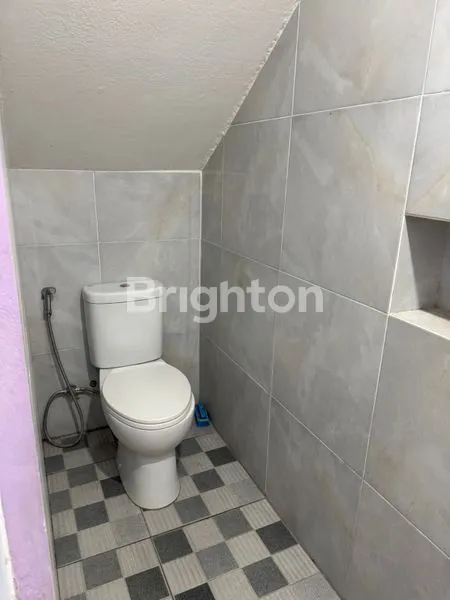 image RUMAH 2 LANTAI STRATEGIS DEKAT LIVING WORLD & UNIV NGURAH RAI (8)