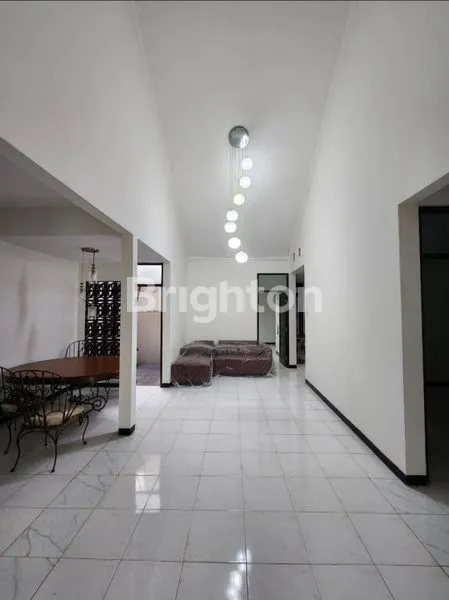 image RUMAH DI TAMAN PUSPA RAYA CITRALAND.  DEKAT KE MAYJEND SUNGKONO, HR MUHAMAD, PAKUWON MALL, WIYUNG, BABATAN, PASAR MODERN DAN AKSES TOL. (3)