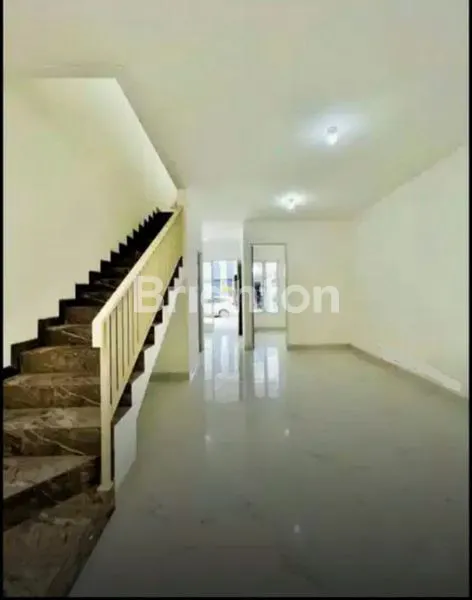 image NEW MINIMALIS 2 LANTAI, MANGGA PONDOK TJANDRAJUAL RUMAHPONDOK CANDRA MANGGA - SIDOARJOLT 75 LB 130KT 3+1 KM 2+1DIMENSI 5 X 15LISTRIK 2200 SHMHADAP SELATAN*SISA 1 UNIT DI PONDOK TJANDRA**TURUN HARGA - CASH SPECIAL PRICE (3)