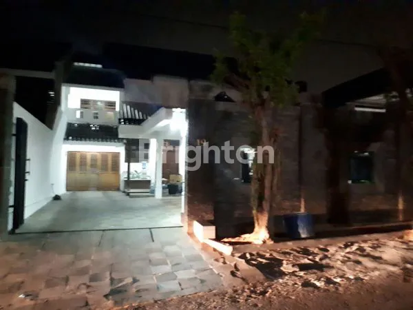 image RUMAH MEWAH DITENGAH KOTA (8)