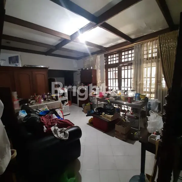 image RUMAH MEWAH DITENGAH KOTA (4)