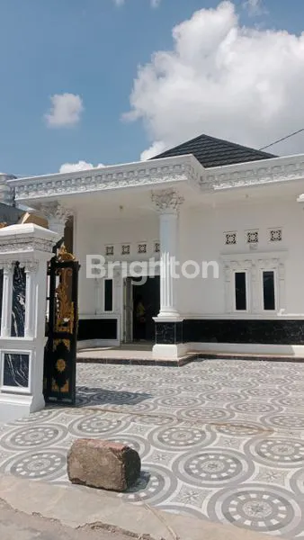 image RUMAH CANTIK SIAP HUNI BERGAYA KLASIK (2)