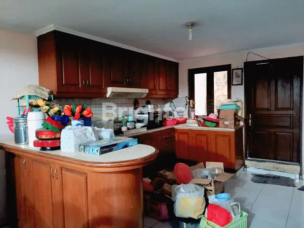 image RUMAH 2 LANTAI GANDENG 2 KAVLING STRATEGIS DI JELAMBAR, JAKARTA BARAT (5)