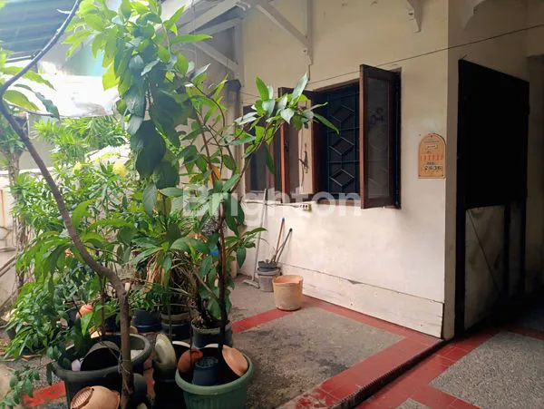 image RUMAH 2 LANTAI GANDENG 2 KAVLING STRATEGIS DI JELAMBAR, JAKARTA BARAT (2)