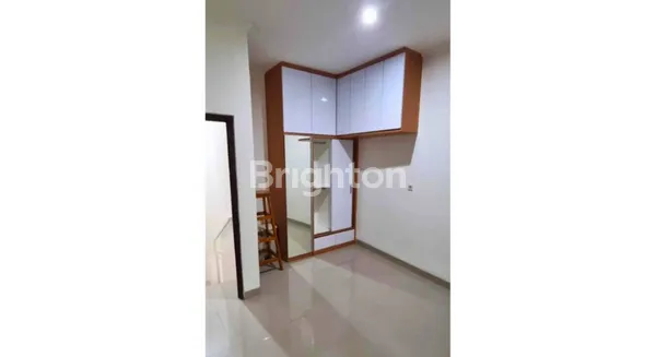image RUMAH MODEL TOWNHOUSE SIAP HUNI CEMPAKA PUTIH (3)