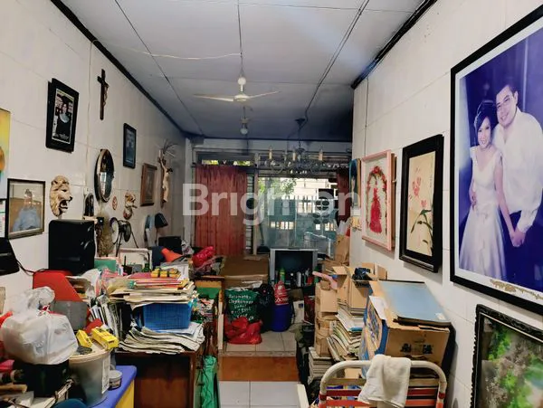 image RUMAH 2 LANTAI GANDENG 2 KAVLING STRATEGIS DI JELAMBAR, JAKARTA BARAT (6)