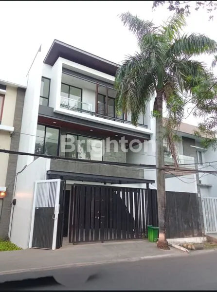 RUMAH 3 LANTAI LUAS & SIAP HUNI DI LOKASI STRATEGIS CITRA GARDEN – HARGA BU!